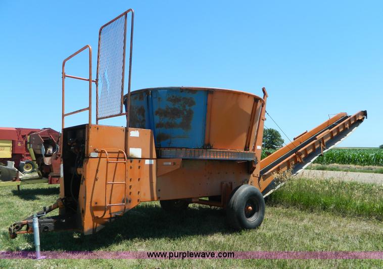 image for item J8872 Bear Cat 4200 tub grinder