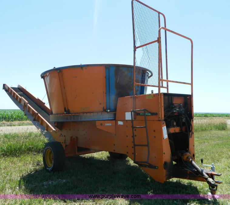 image for item J8872 Bear Cat 4200 tub grinder