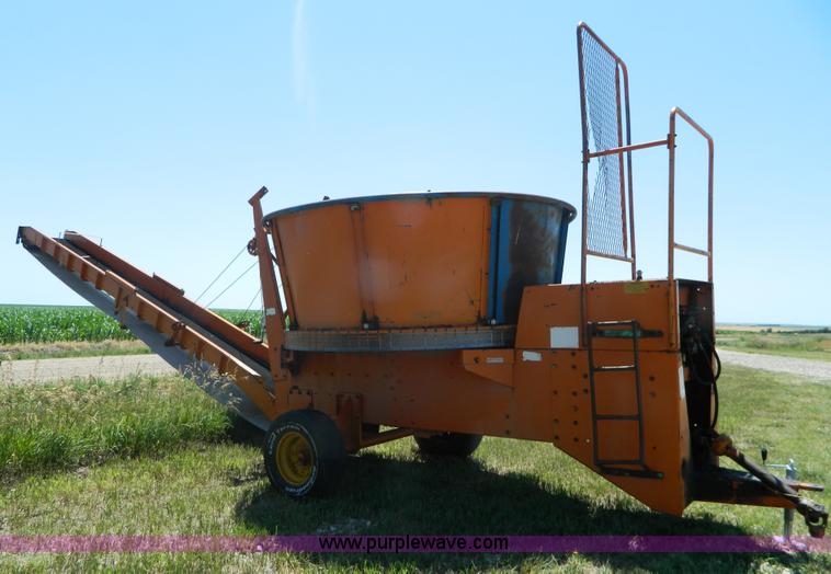 image for item J8872 Bear Cat 4200 tub grinder