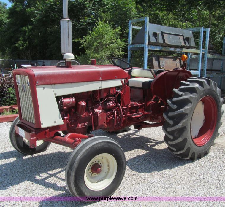 image for item K2201 1966 International 504 tractor