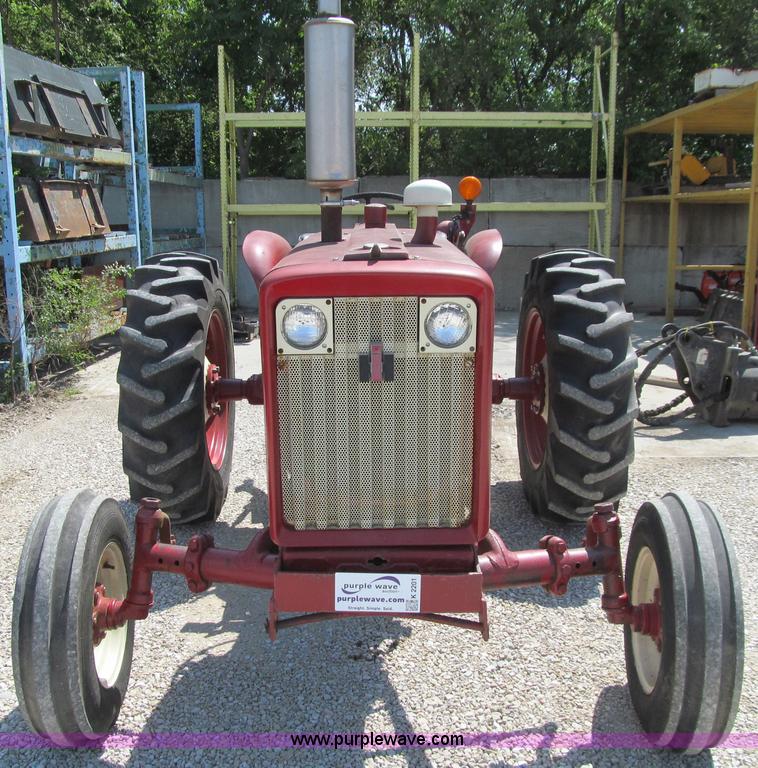 image for item K2201 1966 International 504 tractor