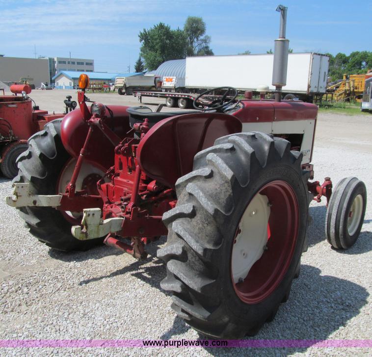image for item K2201 1966 International 504 tractor