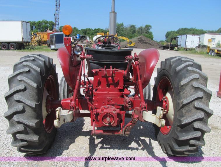 image for item K2201 1966 International 504 tractor