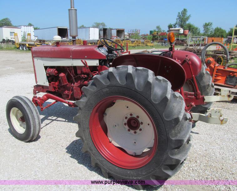 image for item K2201 1966 International 504 tractor