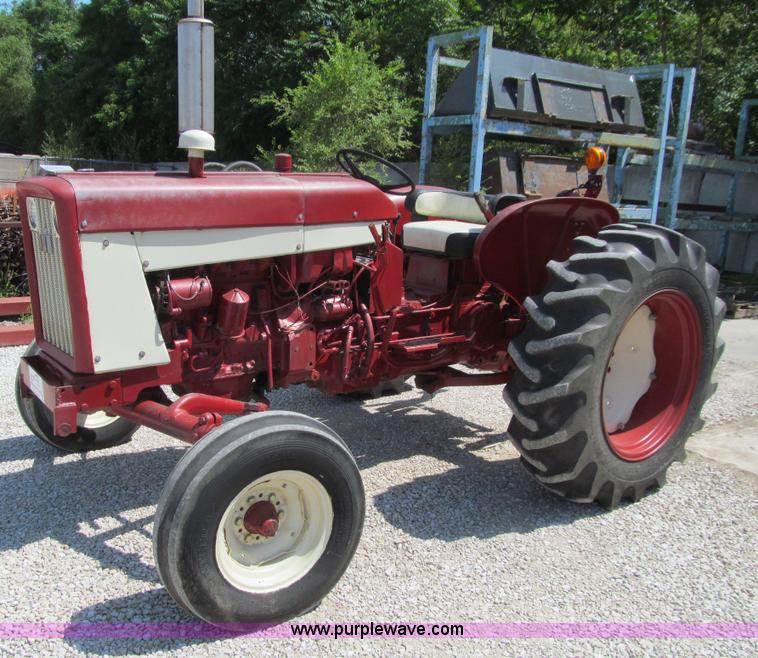 image for item K2201 1966 International 504 tractor