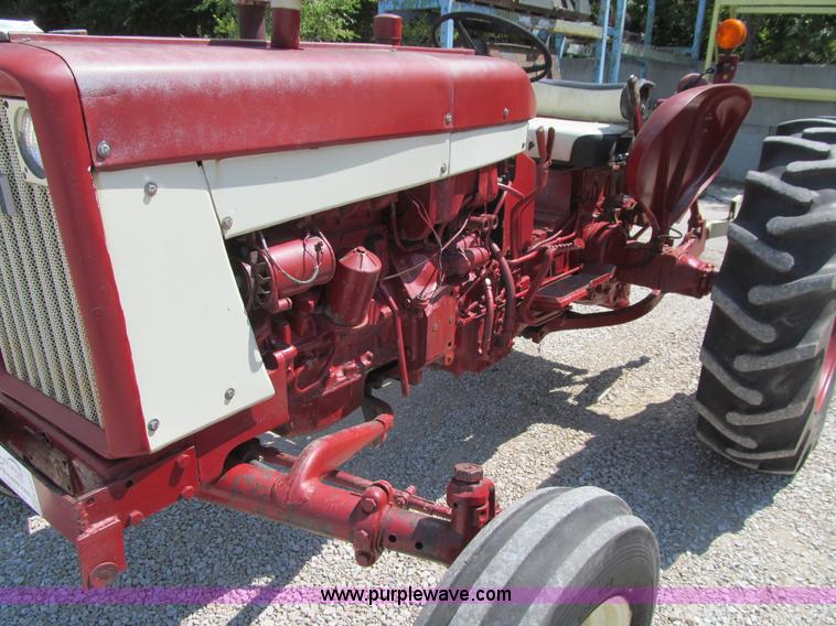 image for item K2201 1966 International 504 tractor