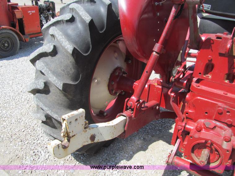 image for item K2201 1966 International 504 tractor