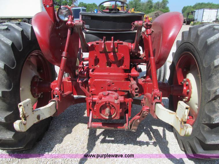 image for item K2201 1966 International 504 tractor