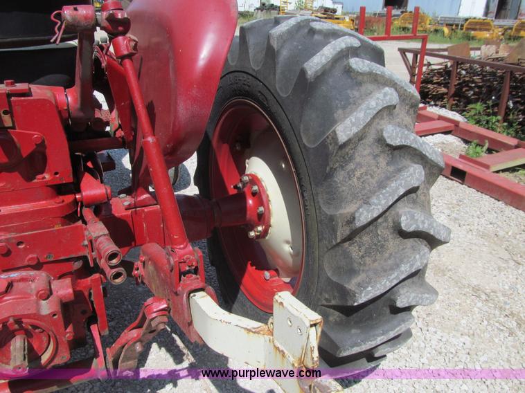 image for item K2201 1966 International 504 tractor