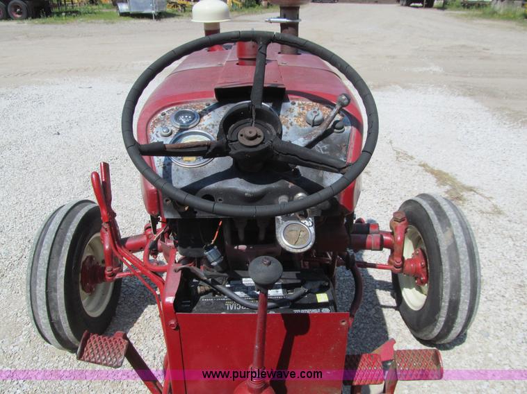 image for item K2201 1966 International 504 tractor