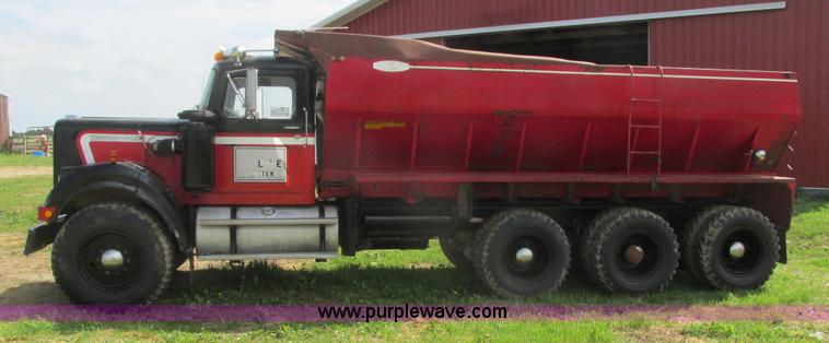 image for item K4048 1978 Western Star 4886-3 applicator truck