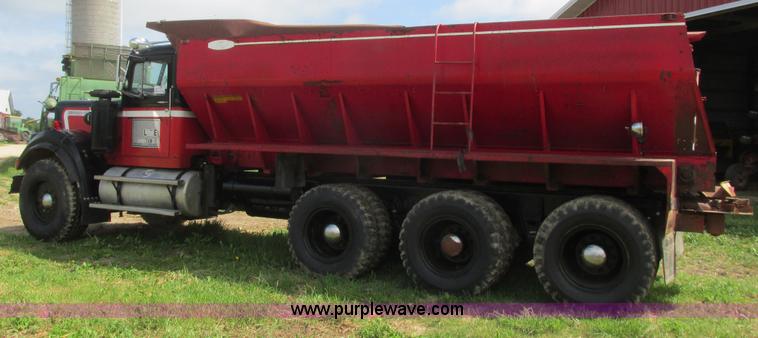 image for item K4048 1978 Western Star 4886-3 applicator truck