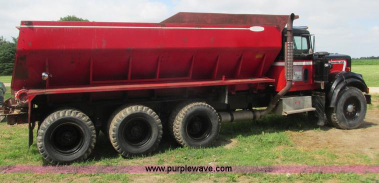 image for item K4048 1978 Western Star 4886-3 applicator truck