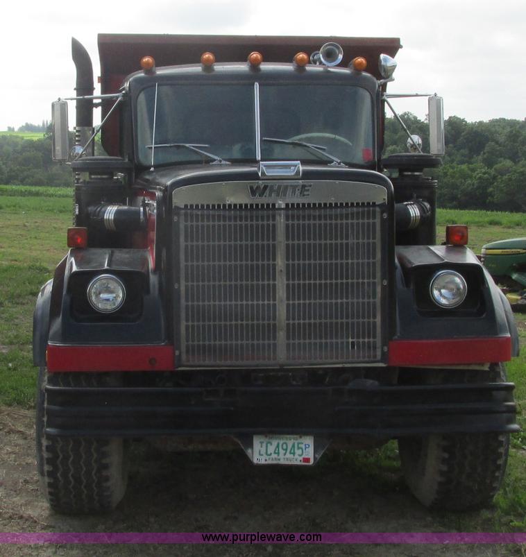 image for item K4048 1978 Western Star 4886-3 applicator truck