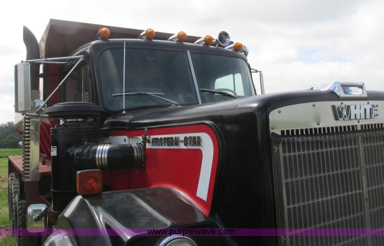 image for item K4048 1978 Western Star 4886-3 applicator truck