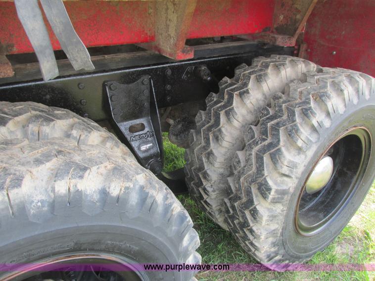 image for item K4048 1978 Western Star 4886-3 applicator truck