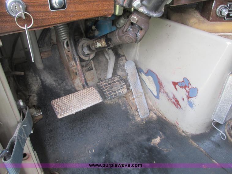 image for item K4048 1978 Western Star 4886-3 applicator truck