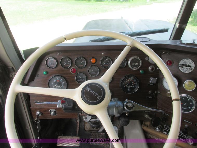 image for item K4048 1978 Western Star 4886-3 applicator truck