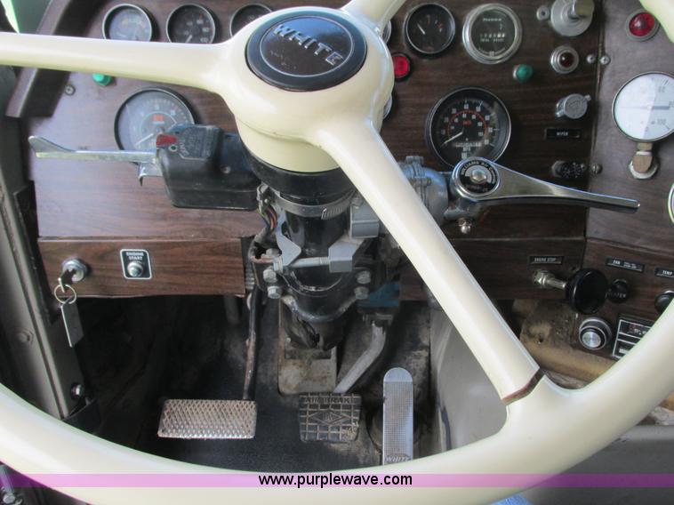 image for item K4048 1978 Western Star 4886-3 applicator truck