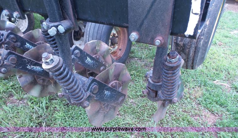 image for item K4659 John Deere 515 grain drill with Yetter no-till cart