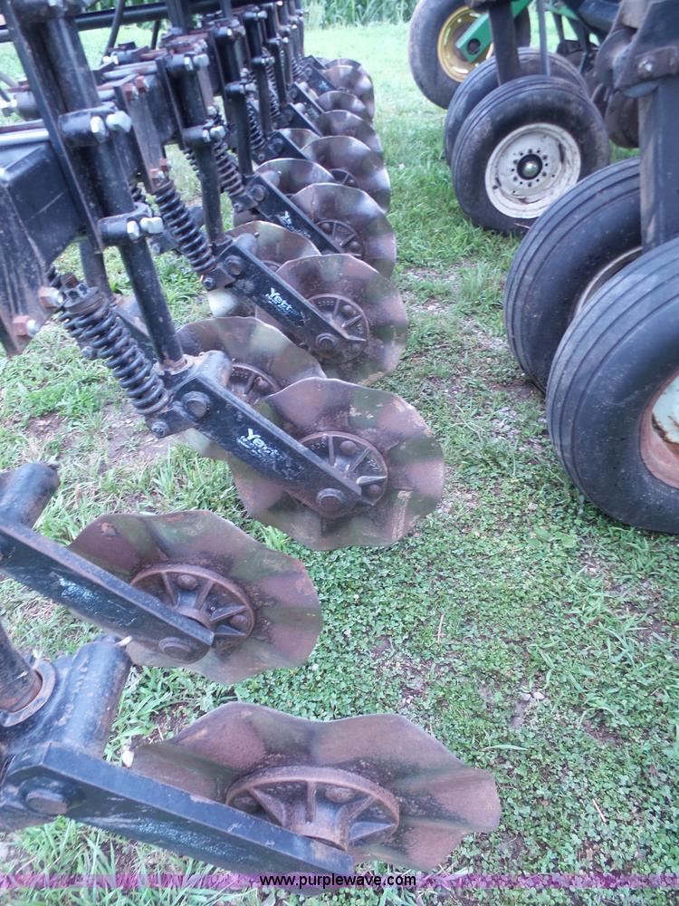 image for item K4659 John Deere 515 grain drill with Yetter no-till cart