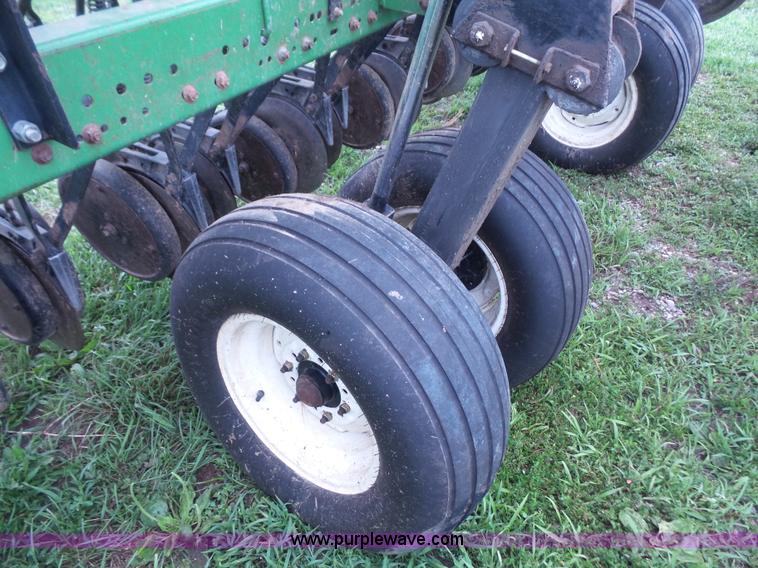 image for item K4659 John Deere 515 grain drill with Yetter no-till cart