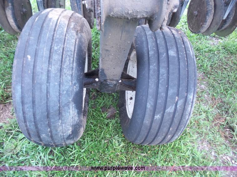 image for item K4659 John Deere 515 grain drill with Yetter no-till cart