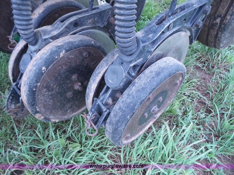 image for item K4659 John Deere 515 grain drill with Yetter no-till cart