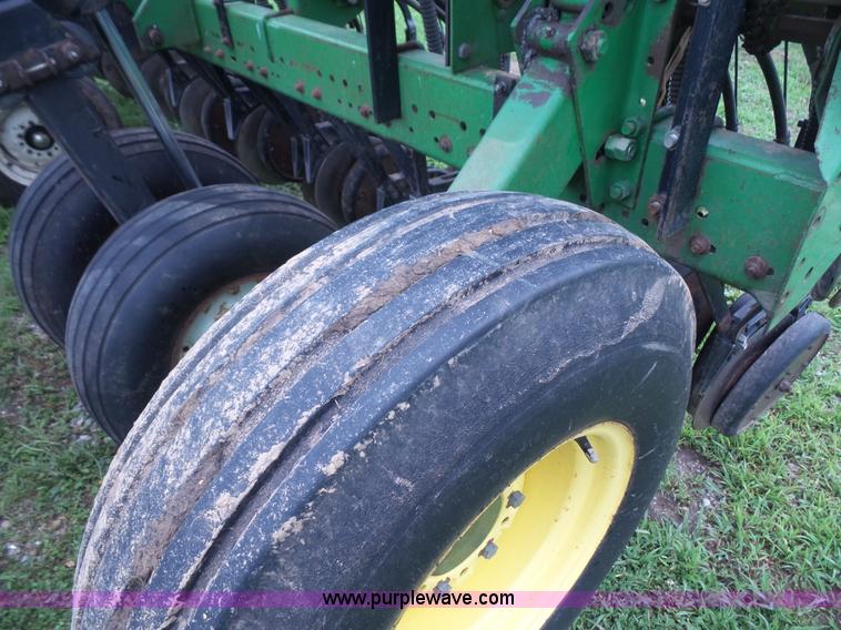 image for item K4659 John Deere 515 grain drill with Yetter no-till cart