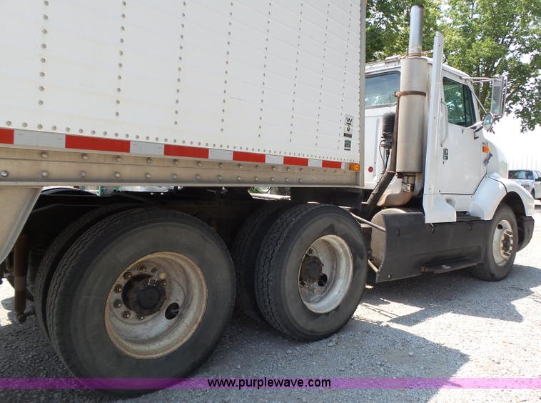 image for item K8367 1997 International 8200 semi truck