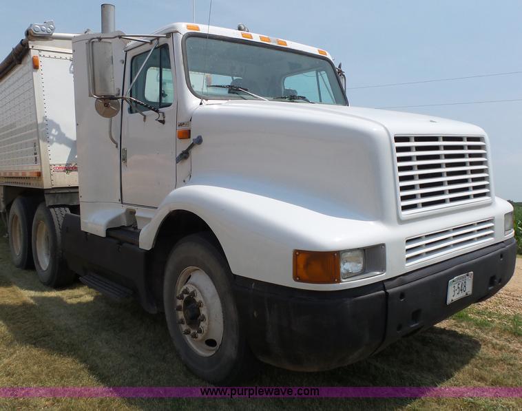 image for item K8367 1997 International 8200 semi truck