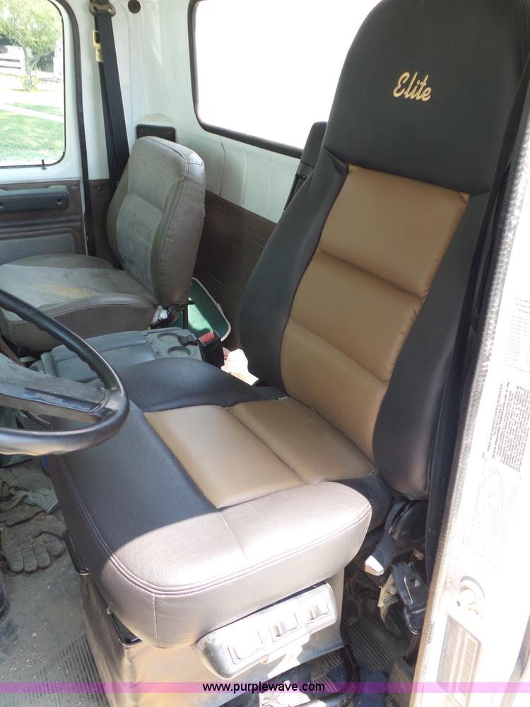 image for item K8367 1997 International 8200 semi truck