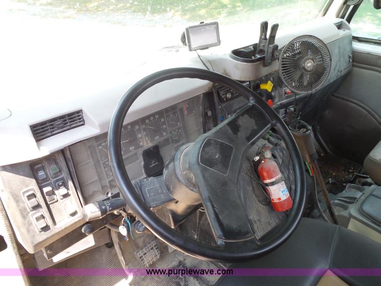 image for item K8367 1997 International 8200 semi truck