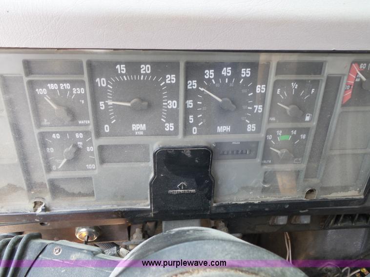 image for item K8367 1997 International 8200 semi truck