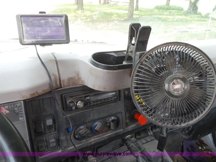 image for item K8367 1997 International 8200 semi truck