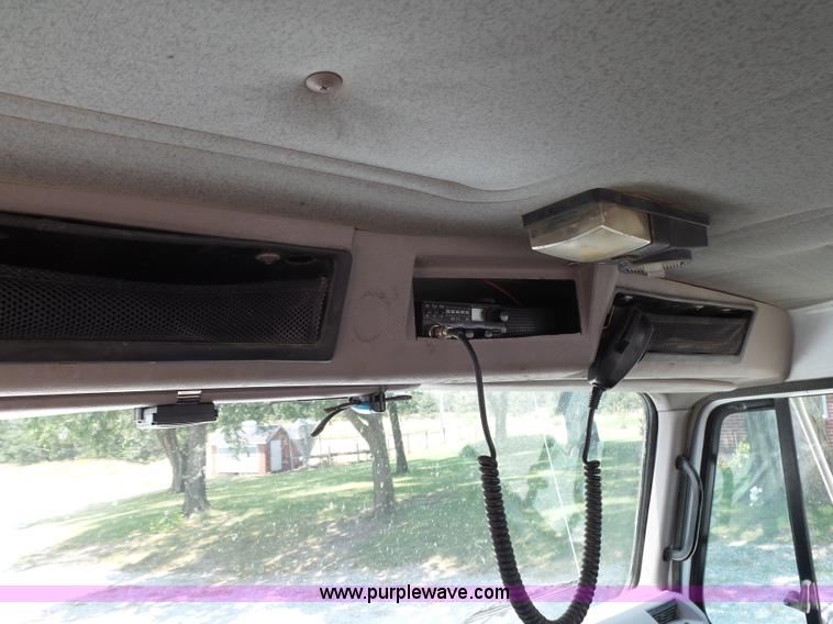 image for item K8367 1997 International 8200 semi truck