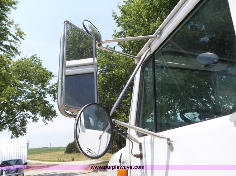 image for item K8367 1997 International 8200 semi truck