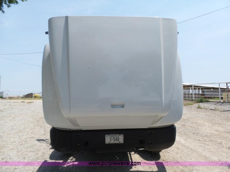 image for item K8367 1997 International 8200 semi truck