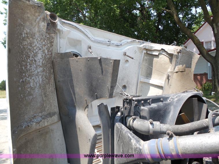 image for item K8367 1997 International 8200 semi truck