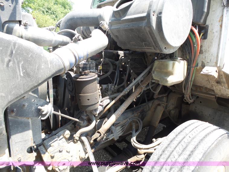 image for item K8367 1997 International 8200 semi truck