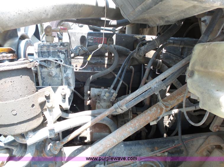 image for item K8367 1997 International 8200 semi truck