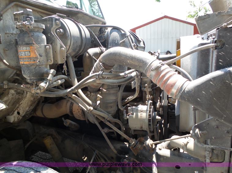 image for item K8367 1997 International 8200 semi truck