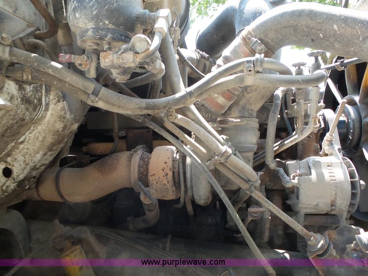 image for item K8367 1997 International 8200 semi truck