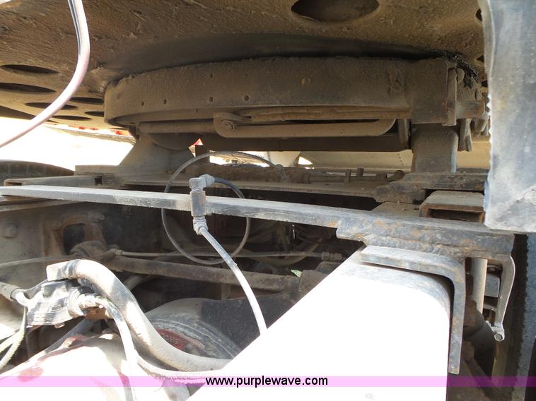 image for item K8367 1997 International 8200 semi truck