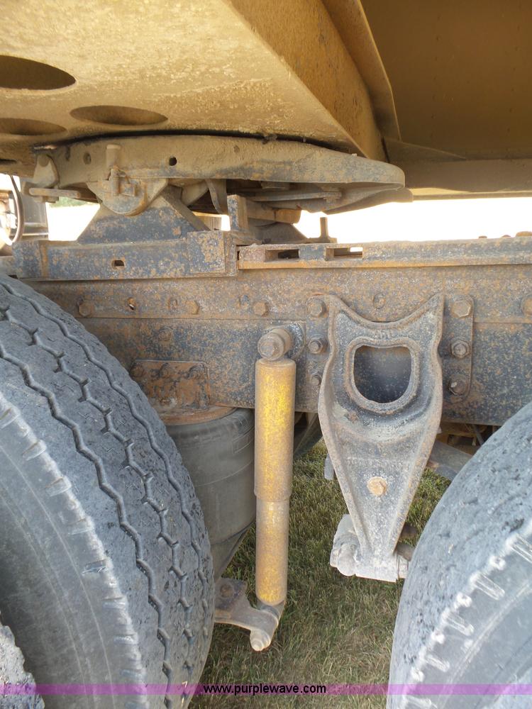 image for item K8367 1997 International 8200 semi truck