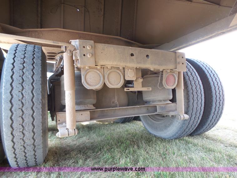 image for item K8367 1997 International 8200 semi truck