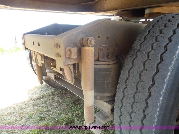 image for item K8367 1997 International 8200 semi truck