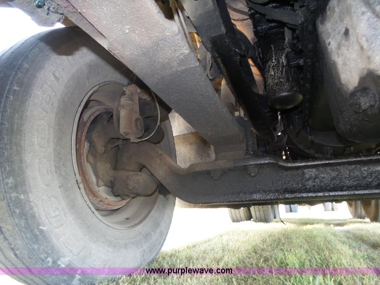 image for item K8367 1997 International 8200 semi truck