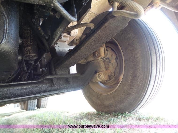 image for item K8367 1997 International 8200 semi truck