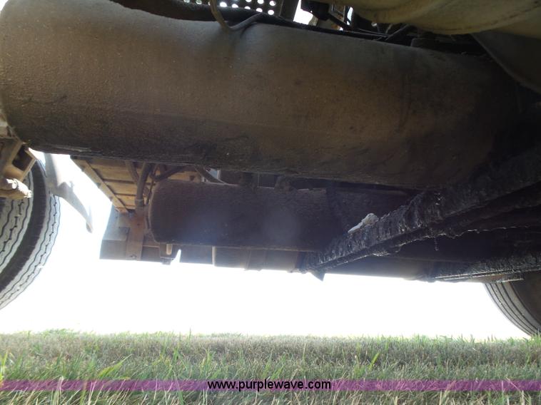 image for item K8367 1997 International 8200 semi truck